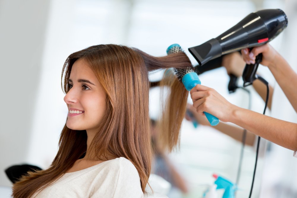 Салонные процедуры для выпрямления волос